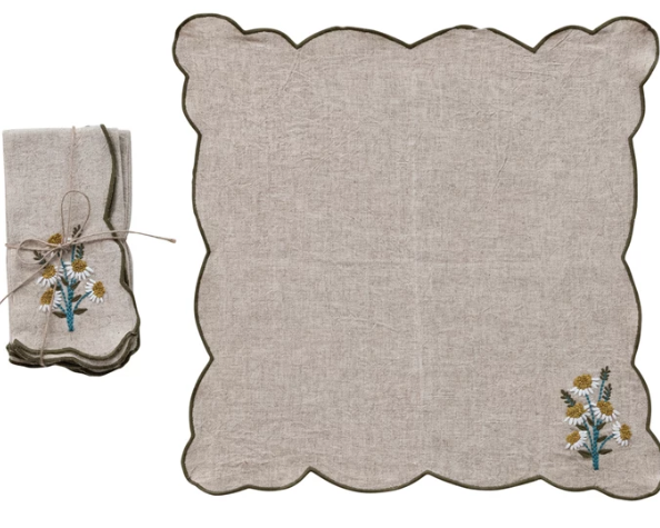 Scalloped Napkins with Embroidered Daisies, Set of 4