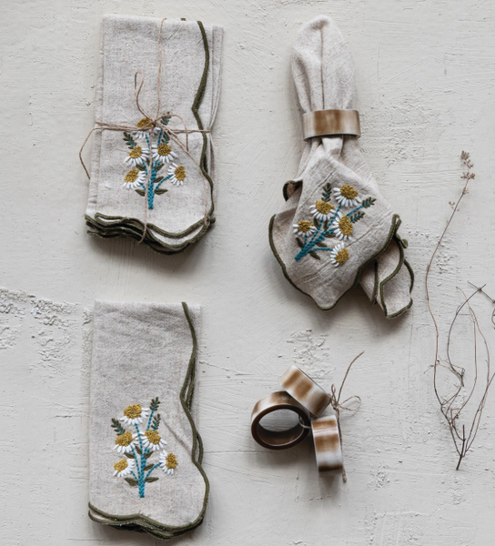 Scalloped Napkins with Embroidered Daisies, Set of 4