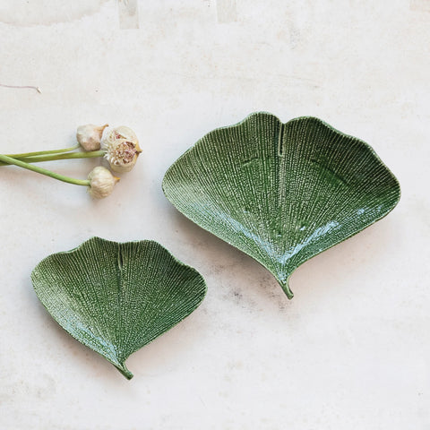 Debossed Stoneware Gingko Leaf Plate